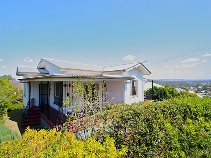 2 Deebing Street, Ipswich QLD 4305