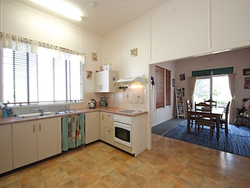 2 Deebing Street, Ipswich QLD 4305