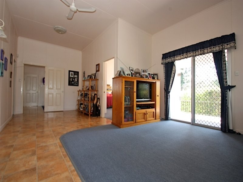 2 Deebing Street, Ipswich QLD 4305