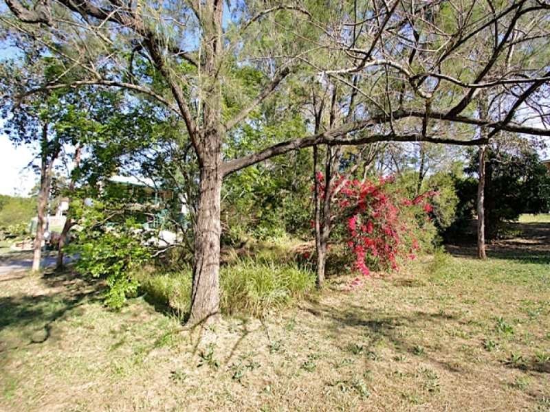 14 Robinson Street, Brassall QLD 4305