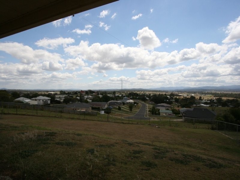 16 Banksia Court, Lowood QLD 4311