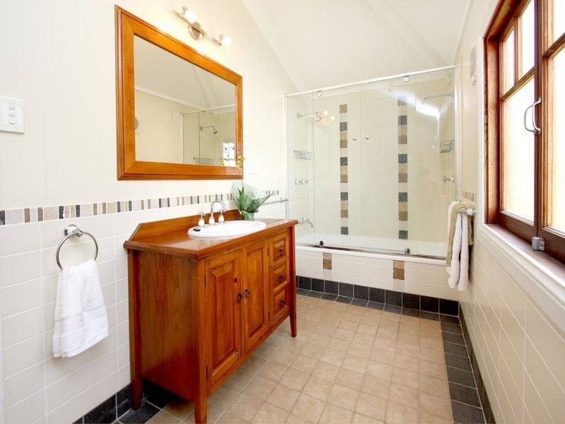 52 Chermside Road, Eastern Heights QLD 4305