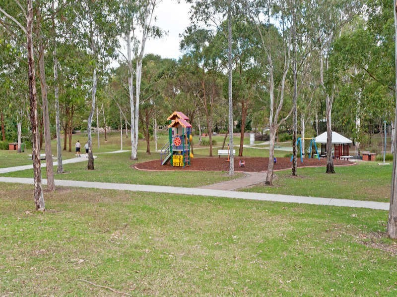 9 Acorn Crescent, Flinders View QLD 4305