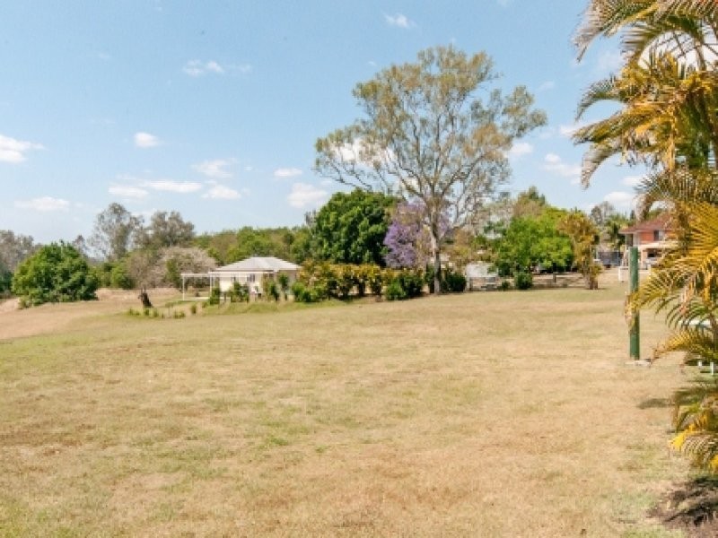 15 Burton Street, North Booval QLD 4304