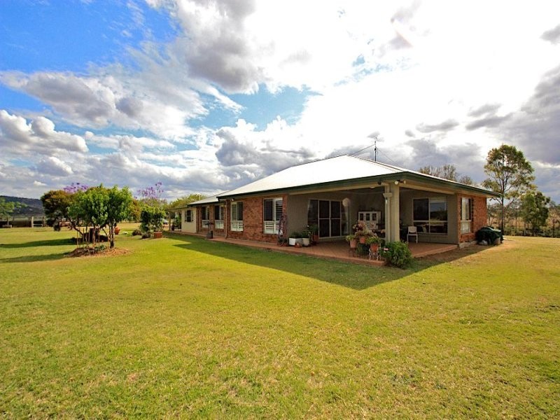 33 Kennedy Road, Wivenhoe Pocket QLD 4306