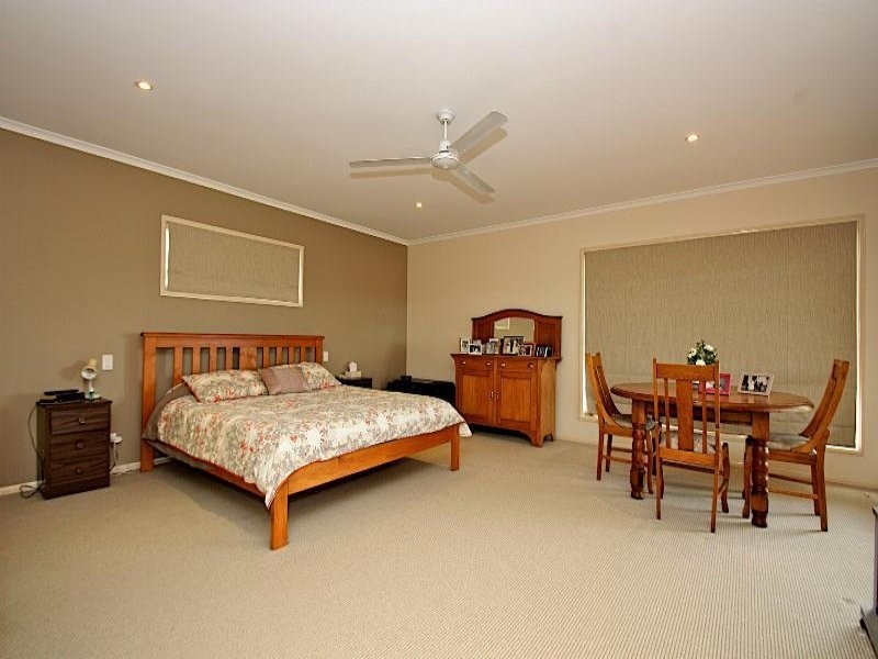 33 Kennedy Road, Wivenhoe Pocket QLD 4306