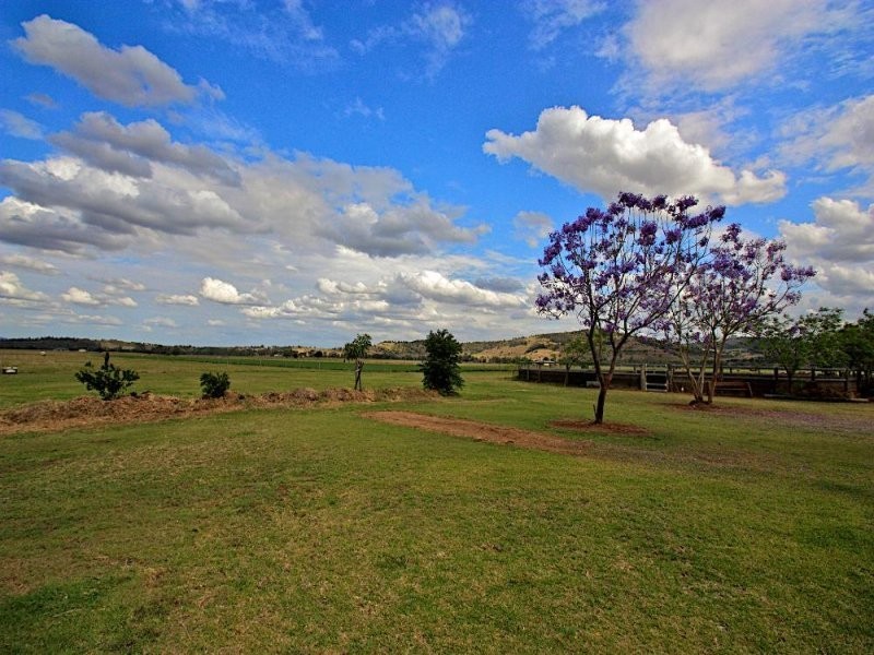 33 Kennedy Road, Wivenhoe Pocket QLD 4306