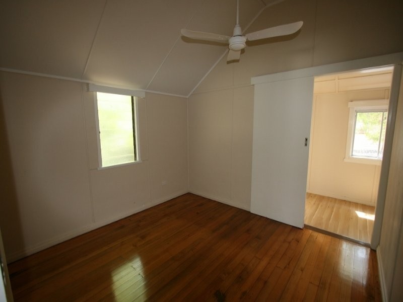 42 Railway Street, Booval QLD 4304