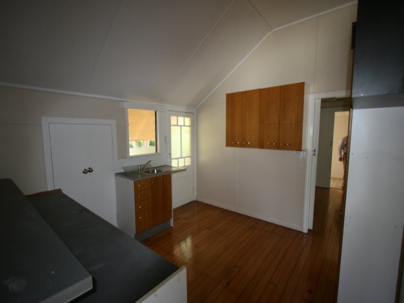 42 Railway Street, Booval QLD 4304