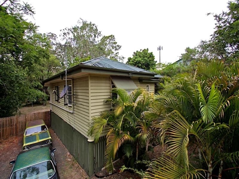 15 Station Road, Riverview QLD 4303