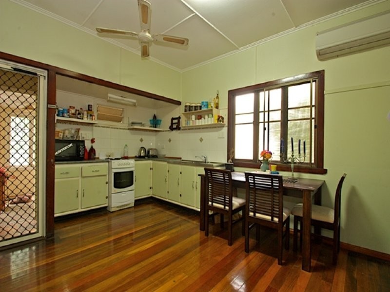 15 Station Road, Riverview QLD 4303
