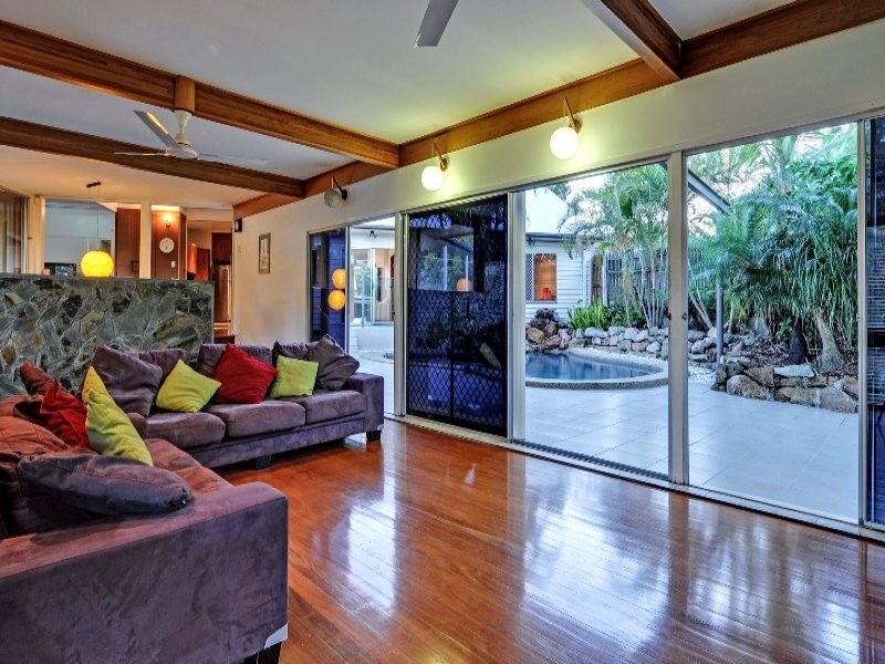 8 Tower Street, Eastern Heights QLD 4305