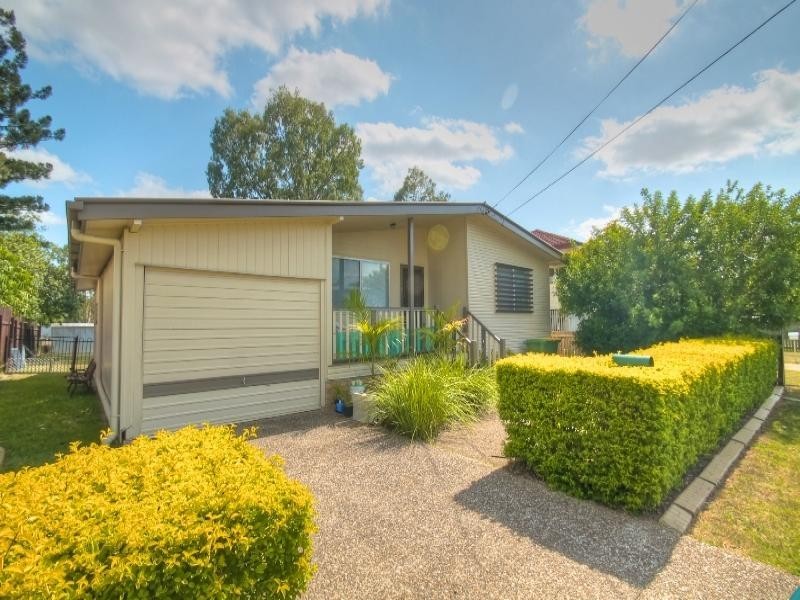 6 Winifred Street, North Booval QLD 4304