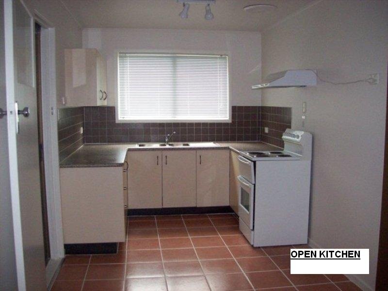 6 Winifred Street, North Booval QLD 4304