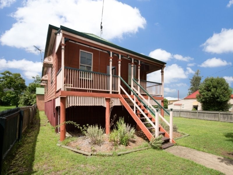 14 Moffatt Street, Ipswich QLD 4305