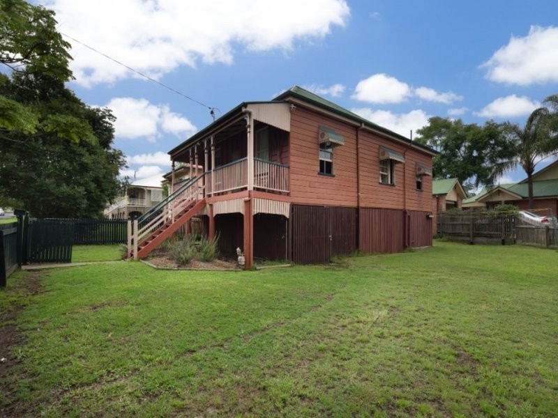 14 Moffatt Street, Ipswich QLD 4305