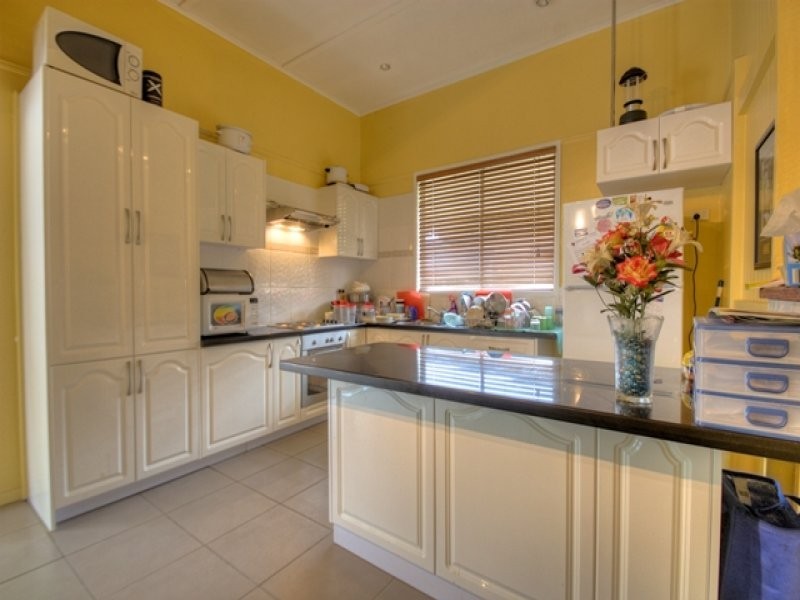 16 Quarry Street, Ipswich QLD 4305