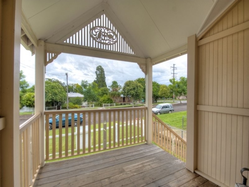 16 Quarry Street, Ipswich QLD 4305