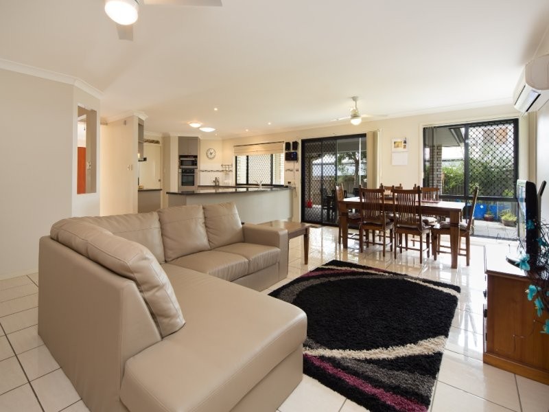 7 Vesta Close, Springfield Lakes QLD 4300