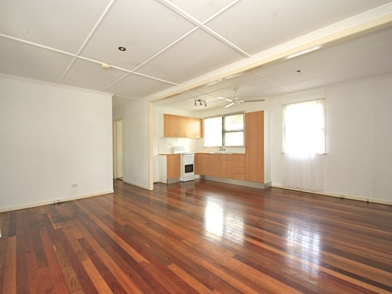 68 Robertson Road, Eastern Heights QLD 4305