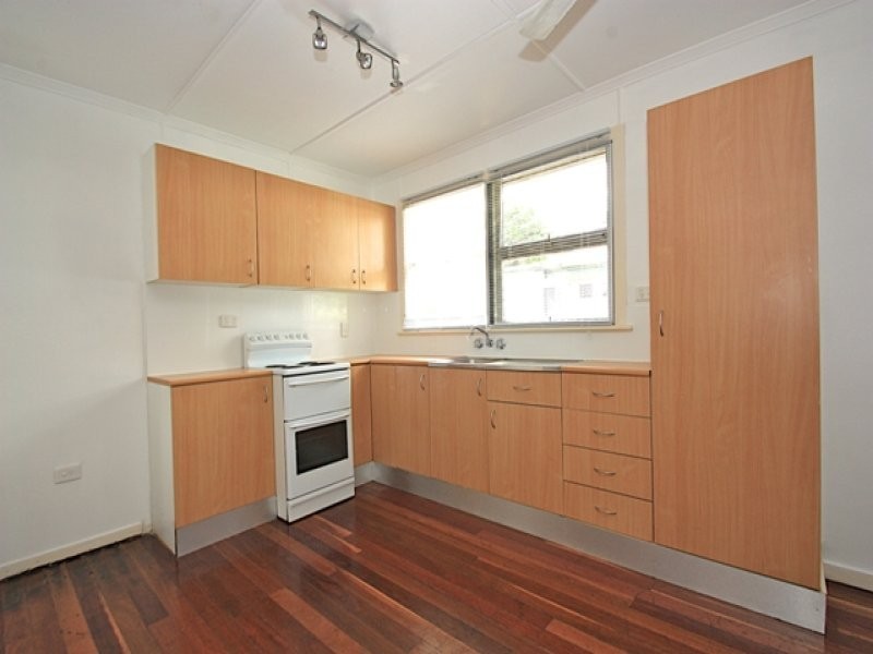 68 Robertson Road, Eastern Heights QLD 4305