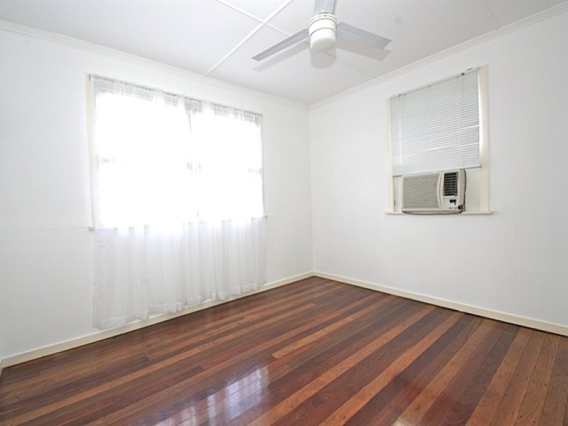 68 Robertson Road, Eastern Heights QLD 4305