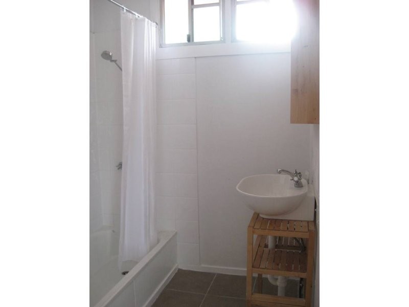 8 Schelbach Street, Booval QLD 4304