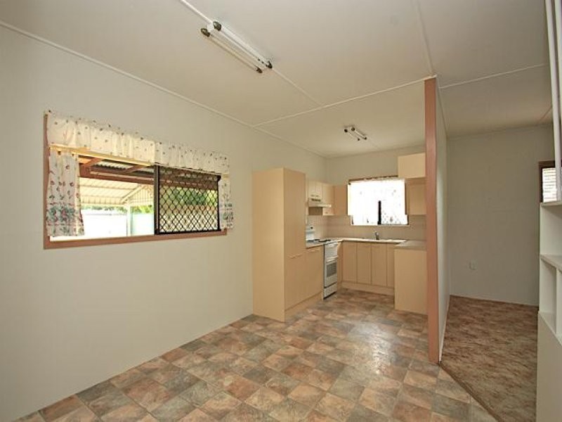 2 Leslie Street, East Ipswich QLD 4305