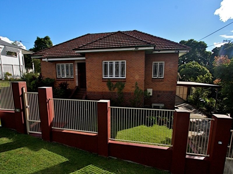 27 Hamilton Street, Booval QLD 4304