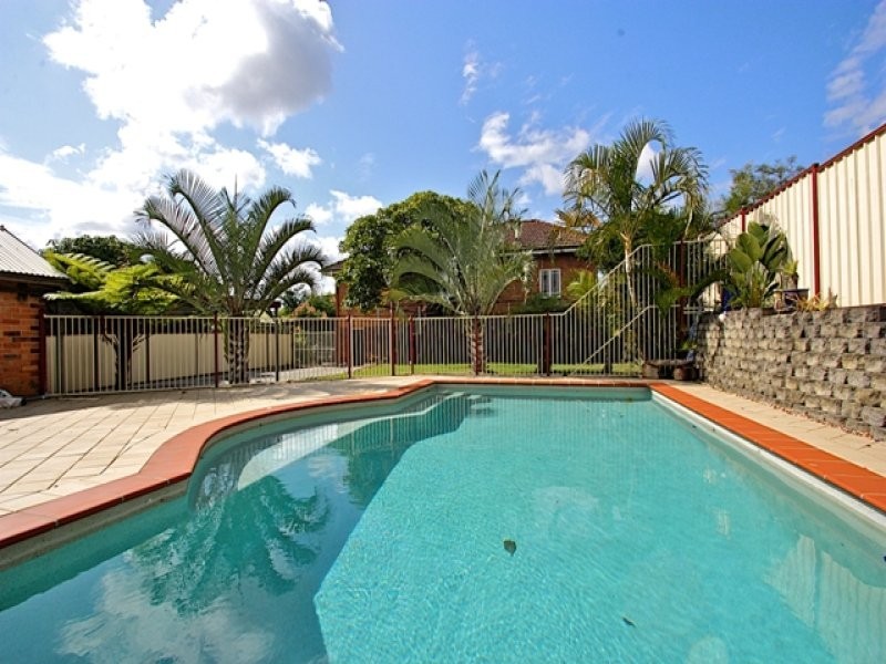 27 Hamilton Street, Booval QLD 4304