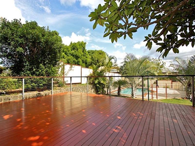 27 Hamilton Street, Booval QLD 4304