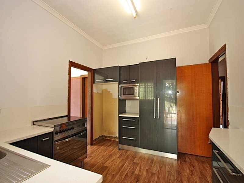 27 Hamilton Street, Booval QLD 4304