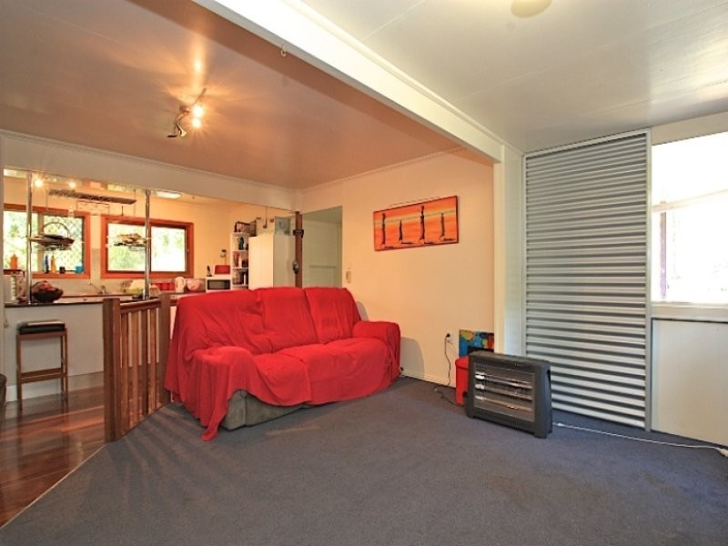 443 Brisbane Valley Highway, Pine Mountain QLD 4306