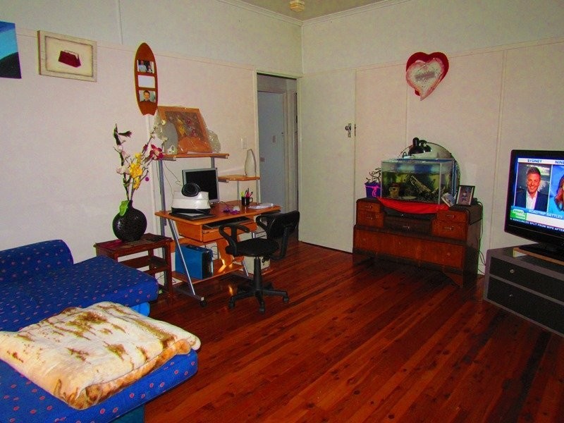 17 Ernest Street, Leichhardt QLD 4305