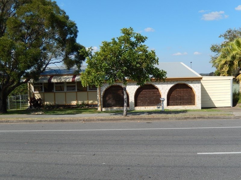 8 Raceview Street, Raceview QLD 4305