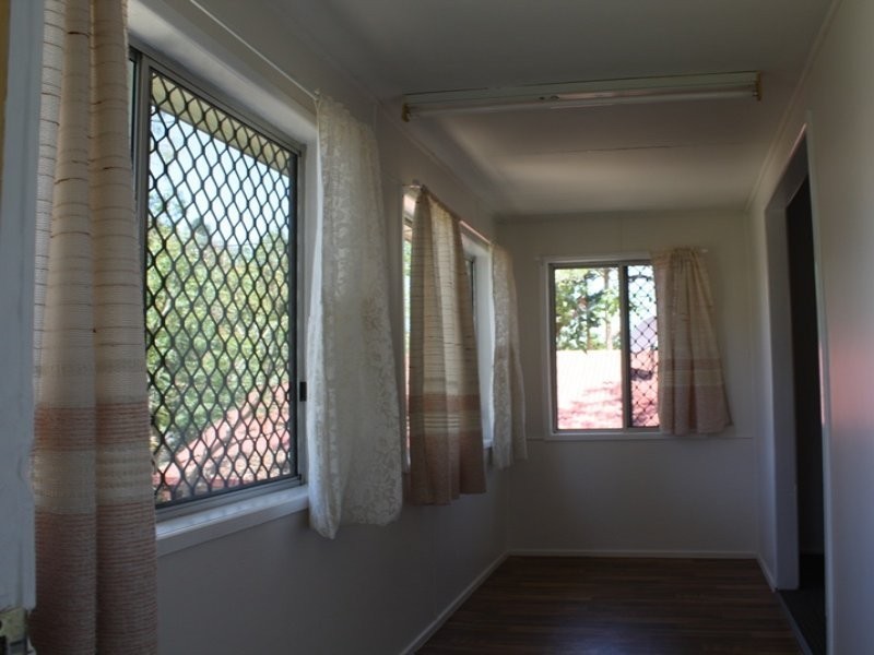 16 Fraser Street, Leichhardt QLD 4305