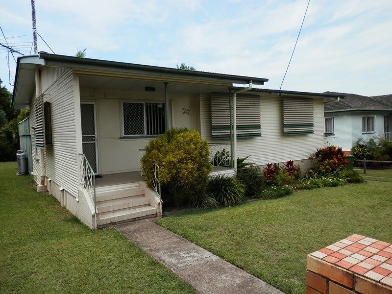 24 Robertson Road, Eastern Heights QLD 4305