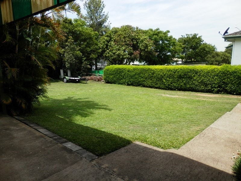 24 Robertson Road, Eastern Heights QLD 4305