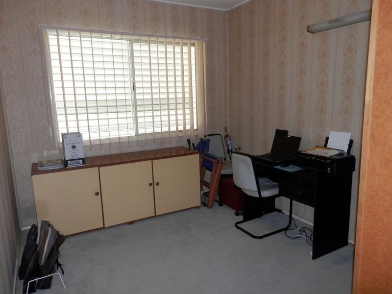 24 Robertson Road, Eastern Heights QLD 4305