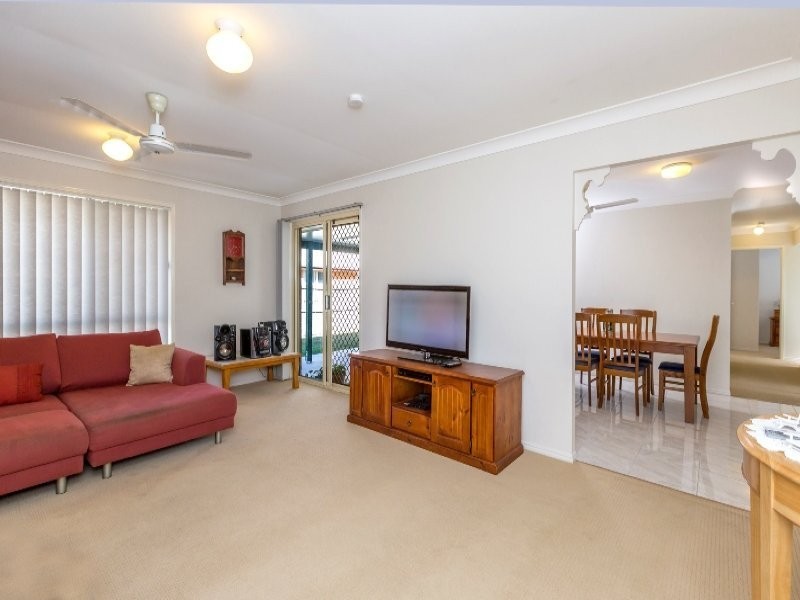 10 John Staines Crescent, North Ipswich QLD 4305