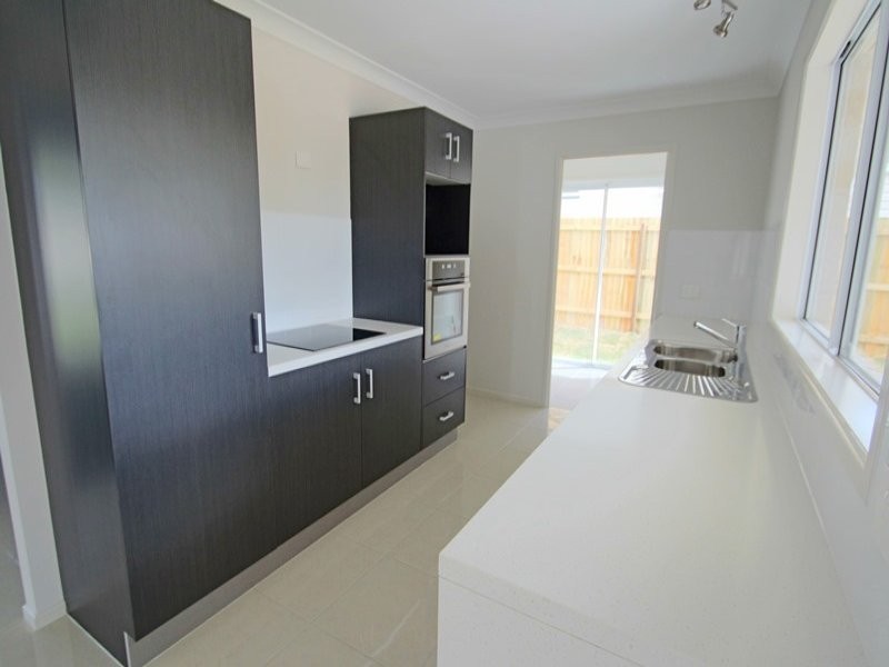 17 Hall Street, Peak Crossing QLD 4306