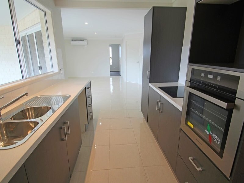 17 Hall Street, Peak Crossing QLD 4306