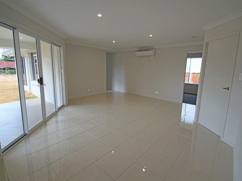 17 Hall Street, Peak Crossing QLD 4306