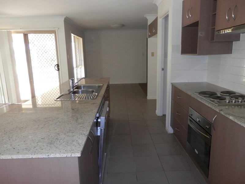 4 Appleby Close, Kensington Grove QLD 4341