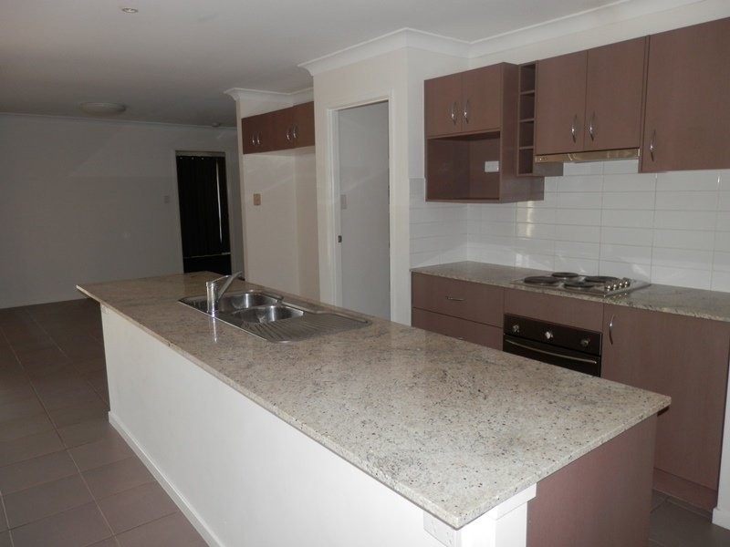 4 Appleby Close, Kensington Grove QLD 4341