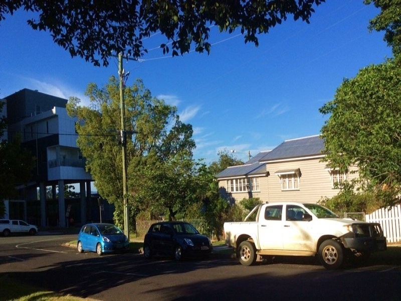 3 Chelmsford Avenue, Ipswich QLD 4305