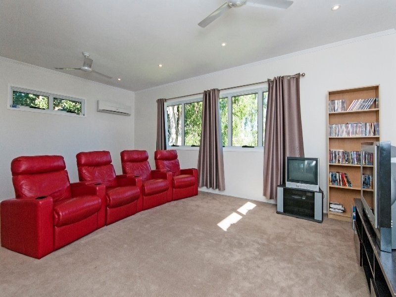 5 Menzies Lane, Eastern Heights QLD 4305