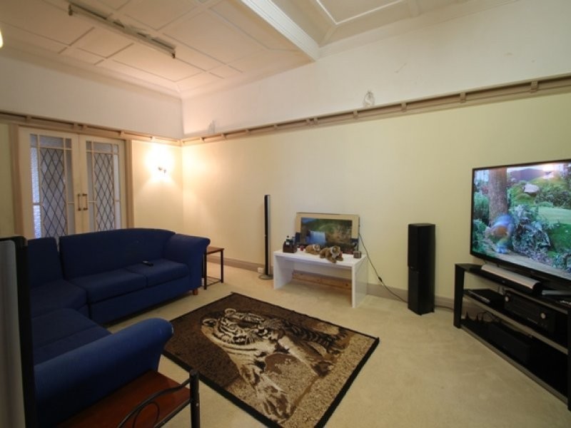 89 Brisbane Road, Newtown QLD 4305