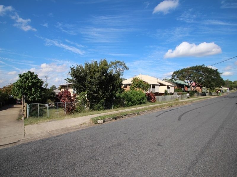 16 Macquarie Street, Booval QLD 4304