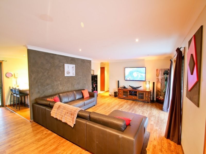 107 Mary Street, Blackstone QLD 4304